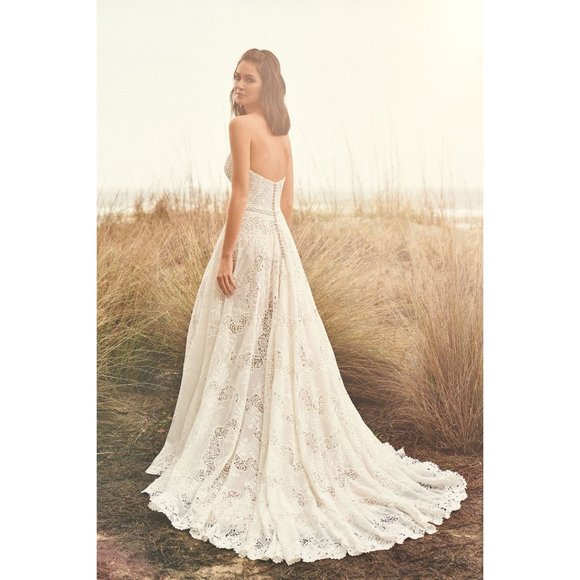 Lillian West 66115 Sample Wedding Gown Size 14 - Picture 2 of 11